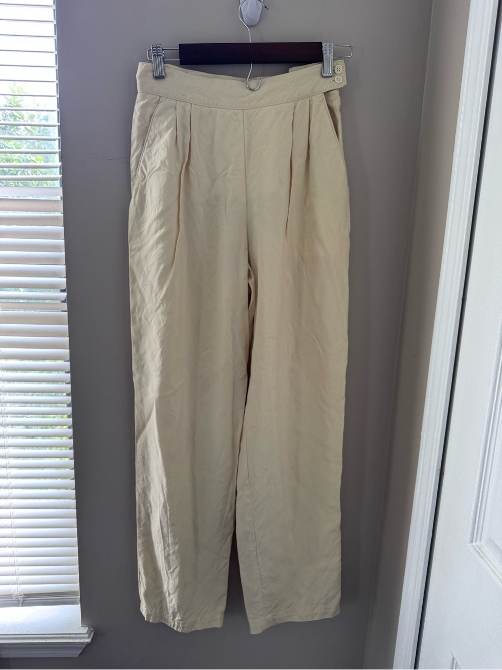 Vintage Chezani by Louis Raphael 100% Silk Pleated Trousers • 8 Cream Beige